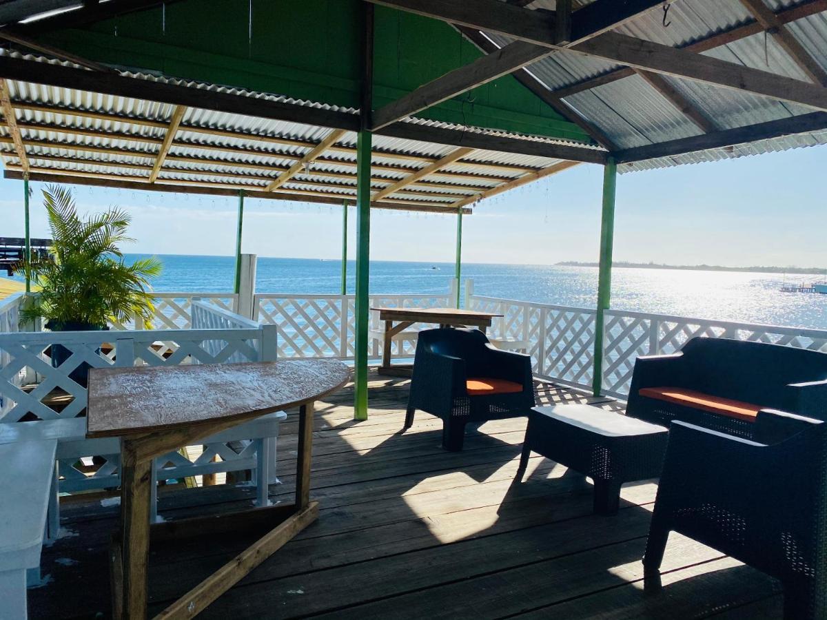 Blue Sky Rentals Utila Buitenkant foto