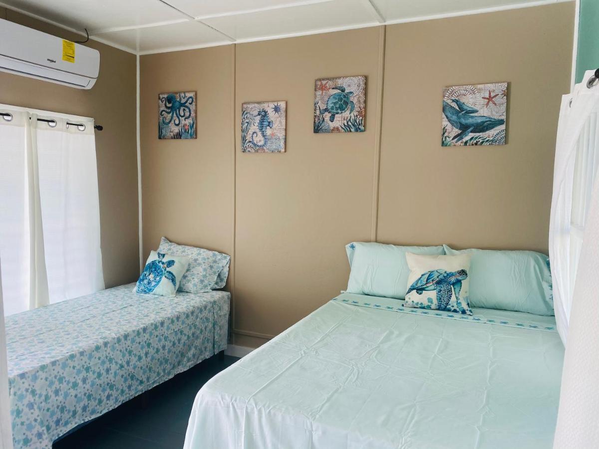 Blue Sky Rentals Utila Buitenkant foto