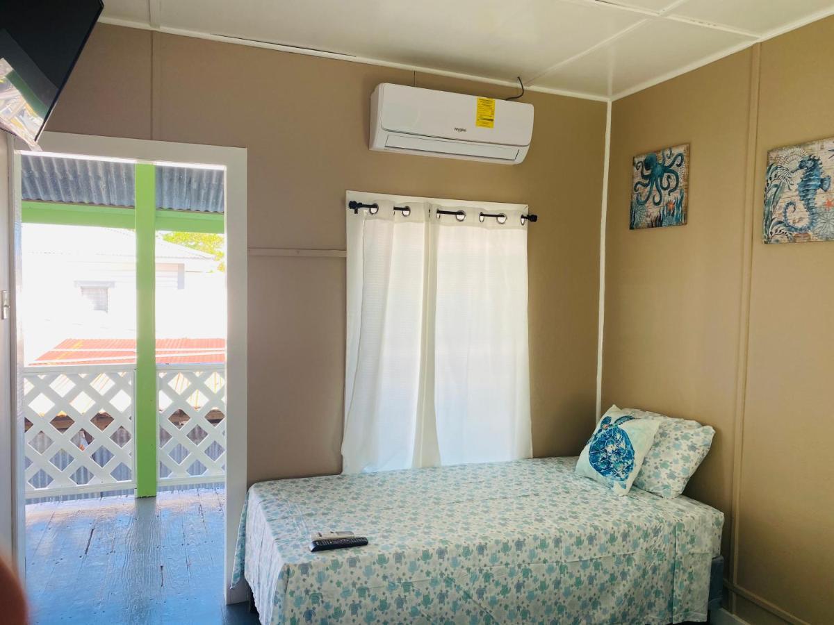 Blue Sky Rentals Utila Buitenkant foto